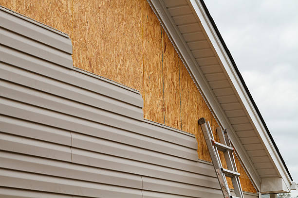 Professional Vinyl Siding technician working in Hebron, CT